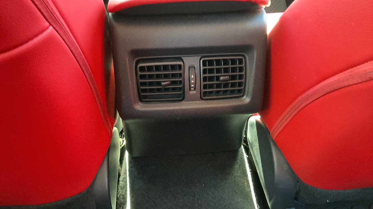 Used 2024 Toyota Camry XSE FWD image 9