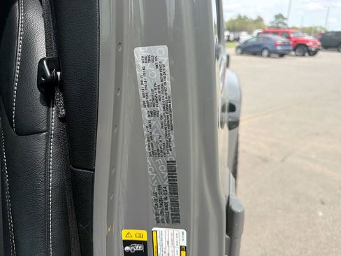 Used 2022 Jeep Gladiator Sport AWD/4WD image 37