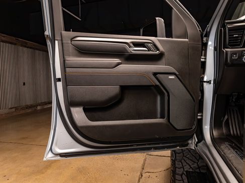 Used 2025 GMC Sierra 2500 AT4 image 28