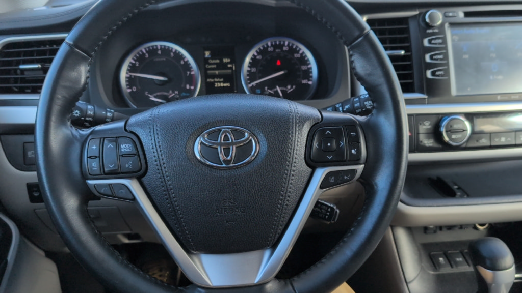 Used 2019 Toyota Highlander XLE AWD/4WD image 12