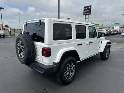 Used 2025 Jeep Wrangler Unlimited Sahara AWD/4WD image 3