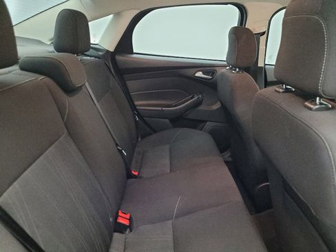 Used 2018 Ford Focus SE w/ SE Appearance Package image 19