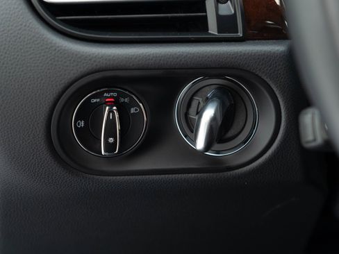 Certified 2025 Porsche Macan image 30