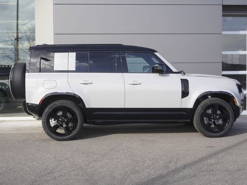 New 2026 Land Rover Defender 110 X-Dynamic SE image 7