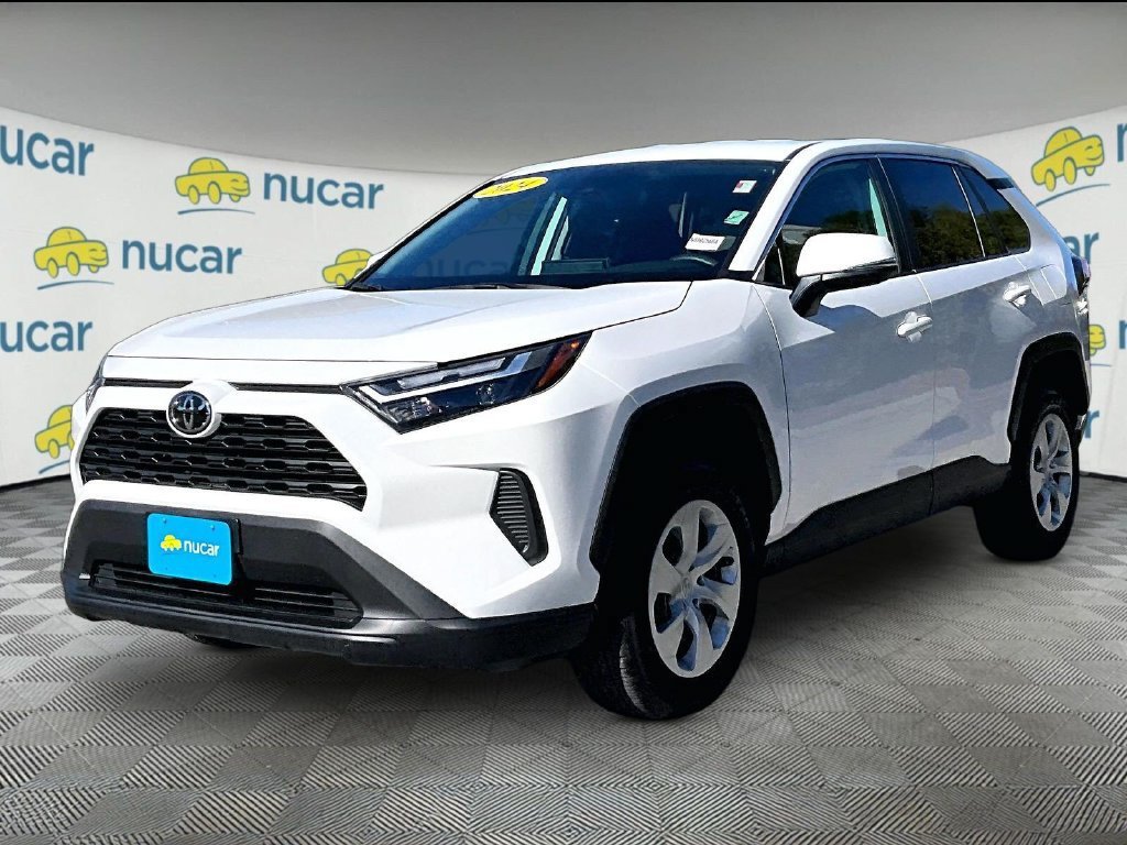 Used 2024 Toyota RAV4 LE AWD/4WD image 3