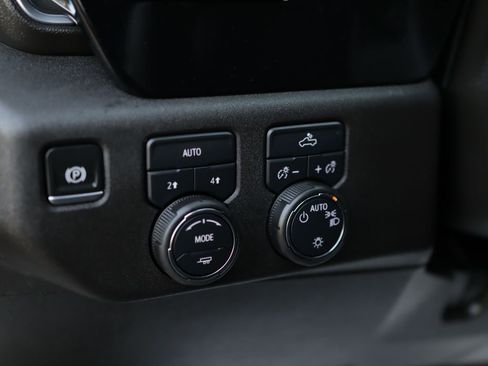 Used 2025 Chevrolet Silverado 1500 LT image 10