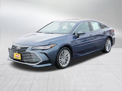 Used 2020 Toyota Avalon Limited image 3