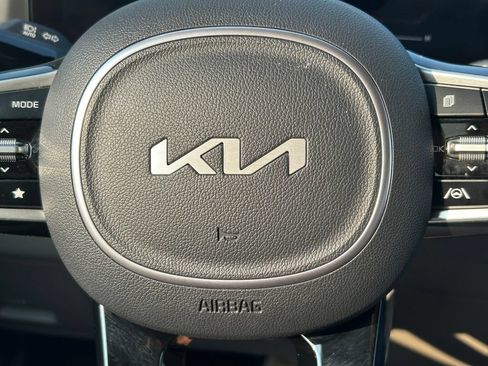 Used 2026 Kia Carnival FWD image 35