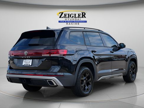 Used 2024 Volkswagen Atlas Peak Edition SE AWD/4WD image 7