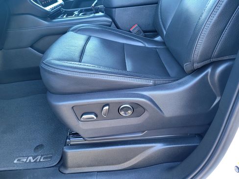 Used 2025 GMC Yukon Denali AWD/4WD image 17