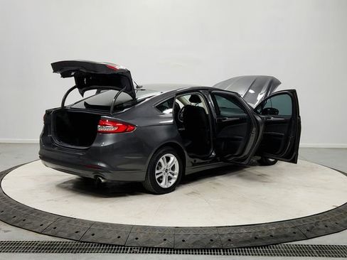 Used 2018 Ford Fusion SE image 15