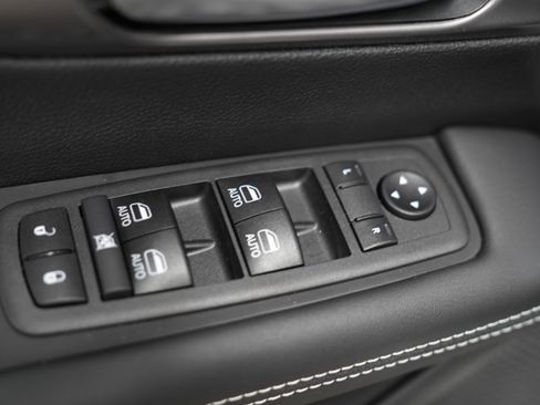 New 2026 Chrysler Pacifica Select AWD/4WD image 18