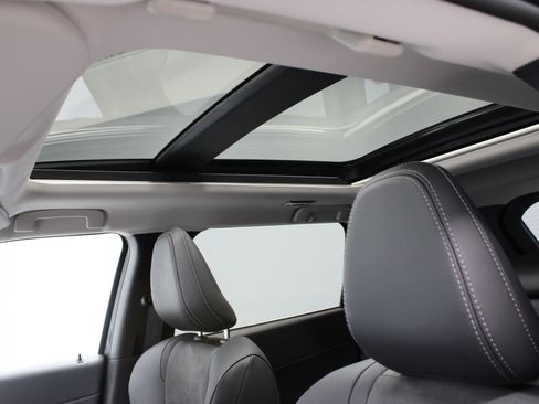 New 2025 Mitsubishi Outlander SE image 31