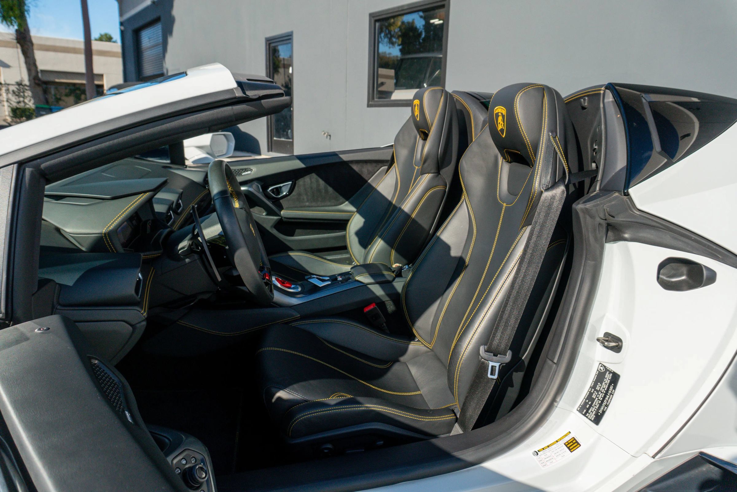 Used 2021 Lamborghini Huracan EVO RWD image 11