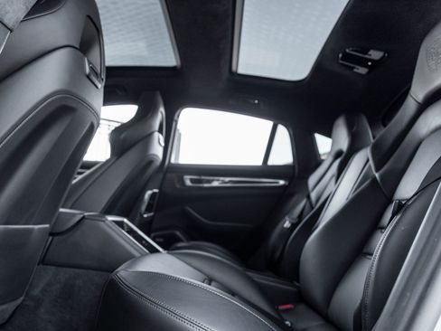 Used 2020 Porsche Panamera GTS image 33