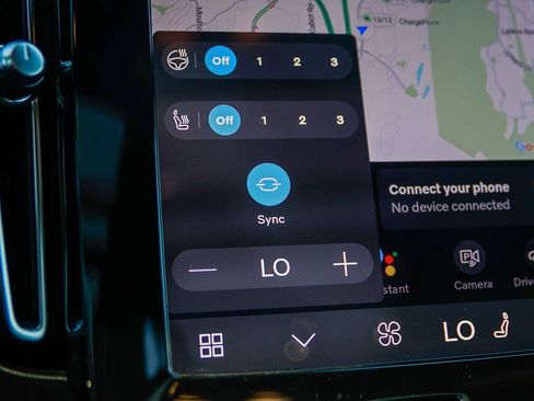 Used 2023 Volvo XC40 Recharge Plus image 28