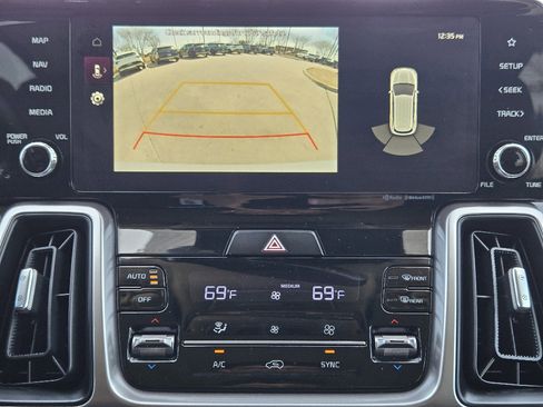 Certified 2023 Kia Sorento EX image 7