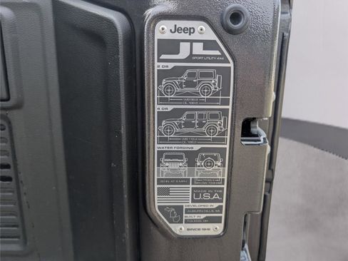 Used 2021 Jeep Wrangler Unlimited Sahara image 36