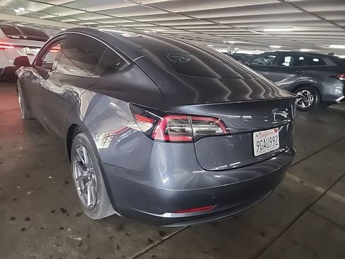 Used 2023 Tesla Model 3 Standard Range image 3