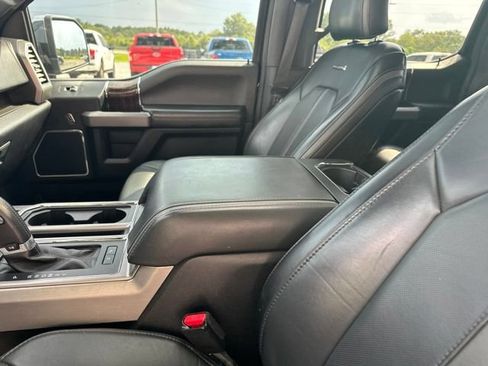 Used 2017 Ford F150 Platinum w/ Equipment Group 701A Luxury AWD/4WD image 14