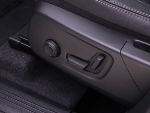 Certified 2024 Volvo XC40 B5 Plus image 19