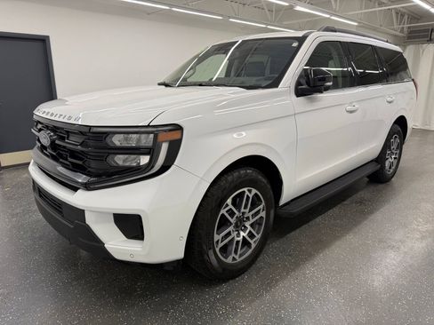 Used 2025 Ford Expedition Active AWD/4WD image 4