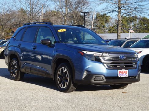 Used 2025 Subaru Forester Premium AWD/4WD image 3