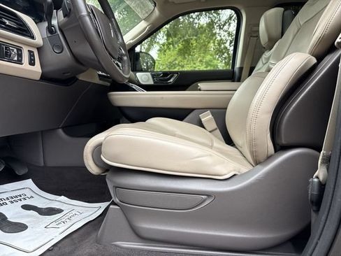 Certified 2022 Lincoln Navigator Reserve AWD/4WD image 12