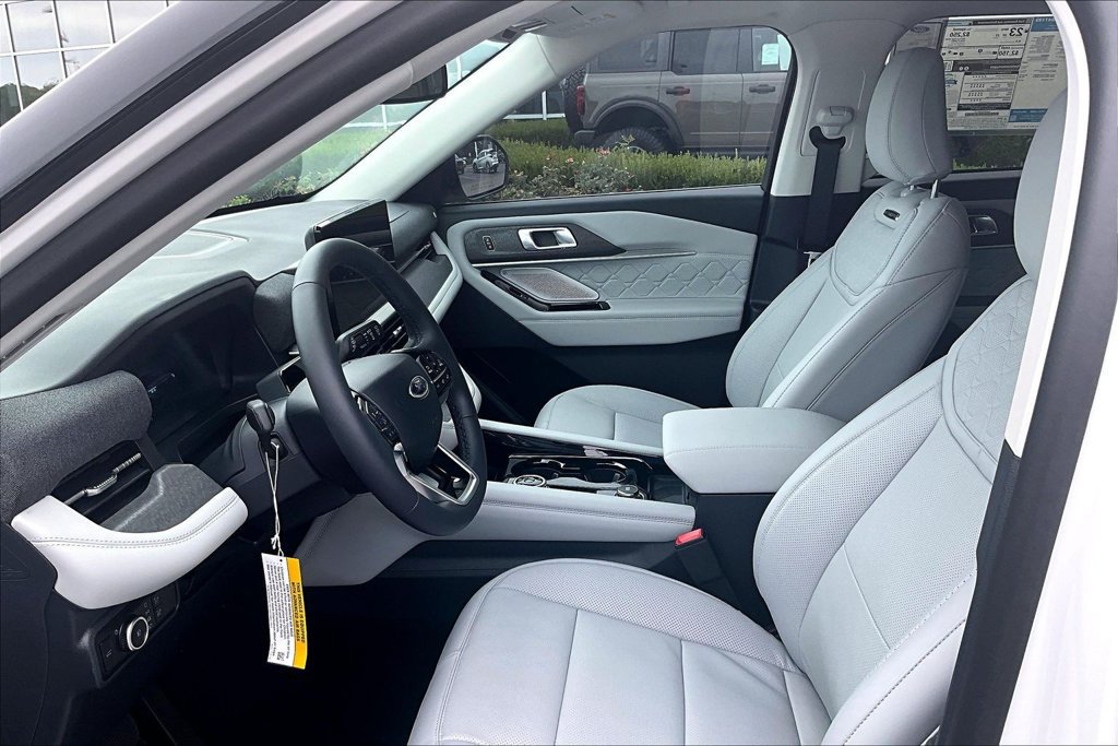 New 2026 Ford Explorer Platinum w/ LUX Leather Package AWD/4WD image 9