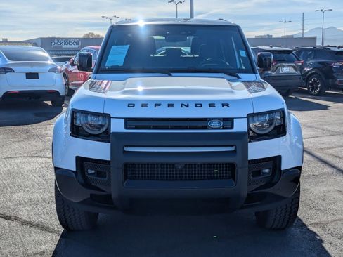 Used 2024 Land Rover Defender 90 X-Dynamic SE image 10