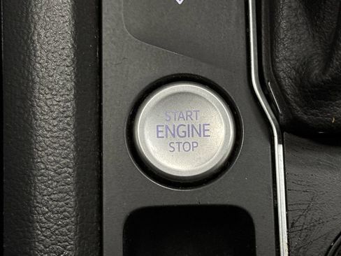 Used 2021 Volkswagen Atlas SEL image 23