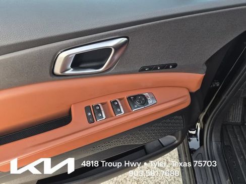 Certified 2025 Kia Carnival EX FWD image 23