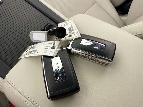 Certified 2025 Jaguar F-PACE R-Dynamic S image 17