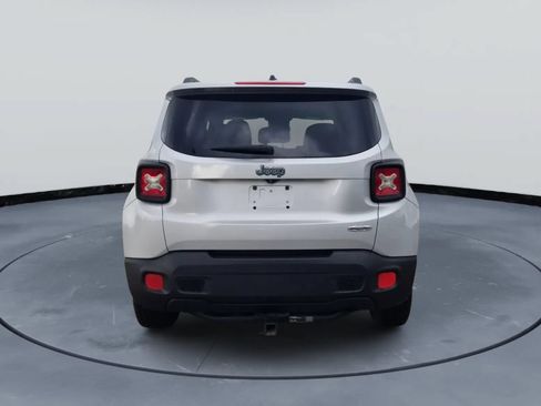 Used 2015 Jeep Renegade Latitude FWD image 6