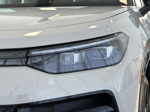 New 2026 Volkswagen Tiguan SE R-Line FWD image 11