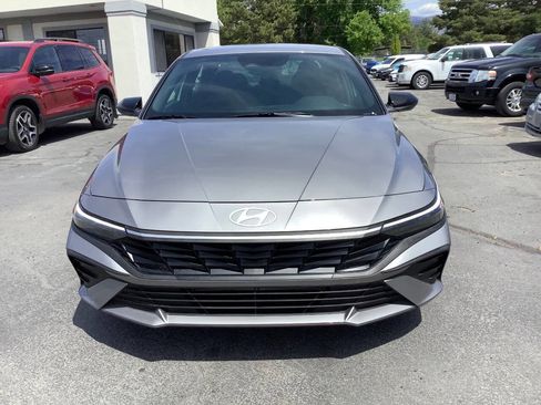 Used 2025 Hyundai Elantra Sport FWD image 4