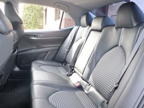 Used 2018 Toyota Camry SE w/ Convenience Package image 24