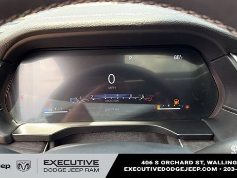 Used 2023 Jeep Grand Cherokee L Limited w/ Luxury Tech Group II AWD/4WD image 15