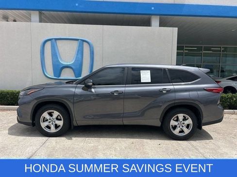 Used 2023 Toyota Highlander LE FWD image 5