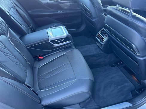 Used 2020 BMW 750i xDrive w/ Executive Package AWD/4WD image 19