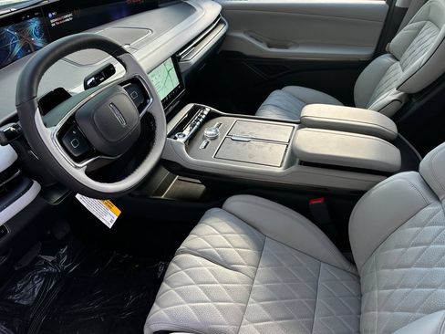 New 2026 Lincoln Navigator L Black Label AWD/4WD image 9