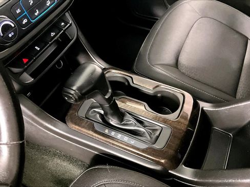 Used 2018 GMC Canyon SLE w/ SLE Convenience Package image 14