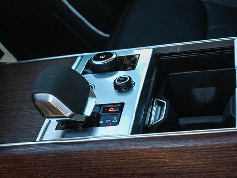 Certified 2023 Land Rover Range Rover SE image 31