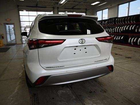 Used 2022 Toyota Highlander Platinum image 7
