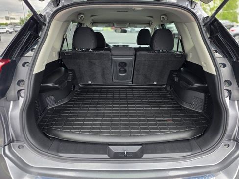 Used 2017 Nissan Rogue SV FWD image 13