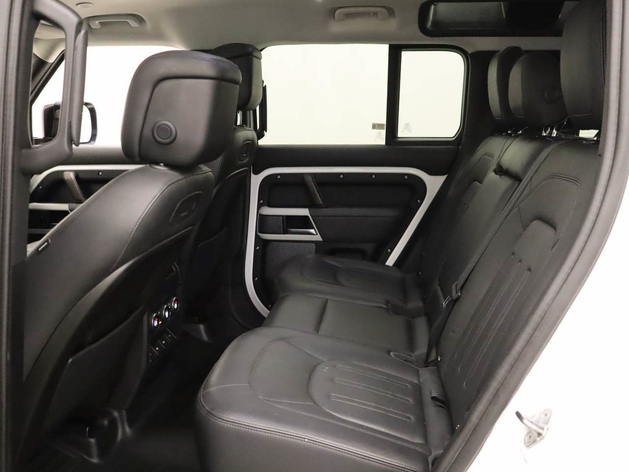 Used 2020 Land Rover Defender 110 HSE AWD/4WD image 18