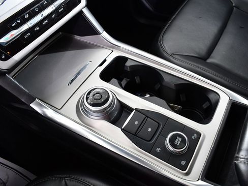 Used 2023 Ford Explorer XLT w/ Equipment Group 202A image 31