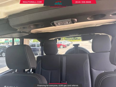 Used 2017 Jeep Wrangler Unlimited Sahara image 28