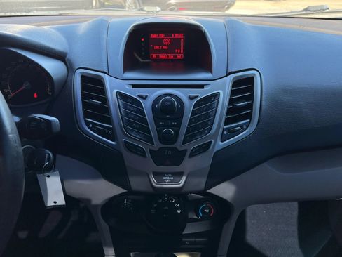 Used 2013 Ford Fiesta SE image 19