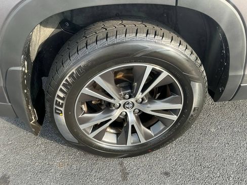 Used 2019 Toyota Highlander LE AWD/4WD image 5